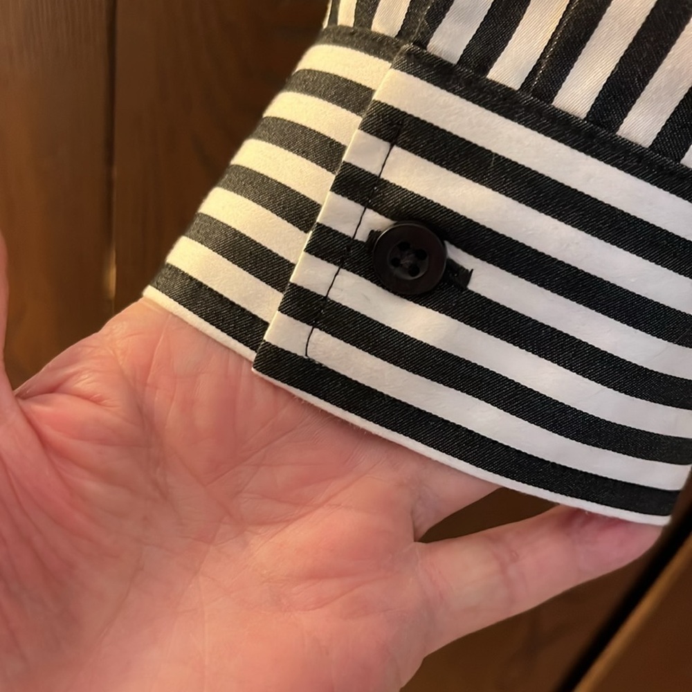 Chico’s long sleeved black and white striped blouse. Size Chico 0. - Picture 5 of 9